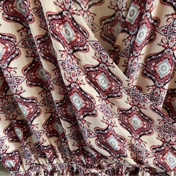 Hollister Rayon Wrap Romper size small GUC - Picture 5 of 10